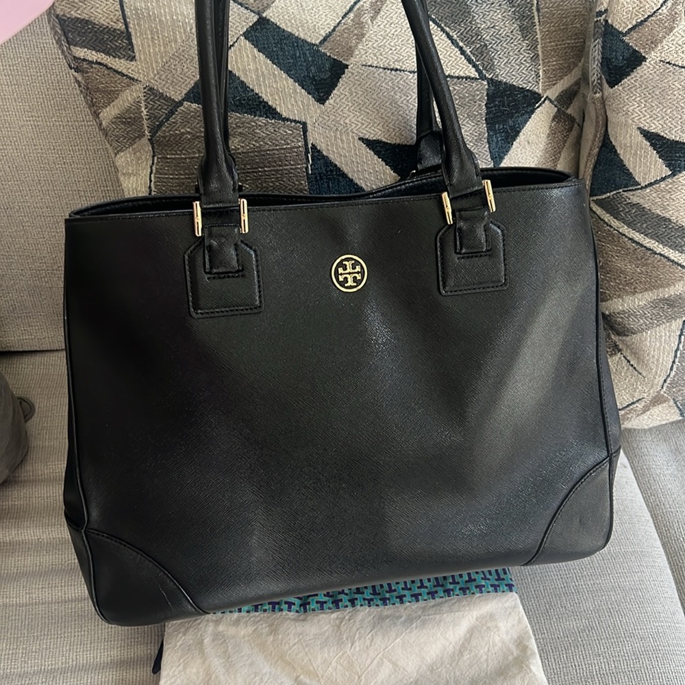 Tory Burch Robinson East West Tote•Large Patent Black Leather🩷 with Dust Bag